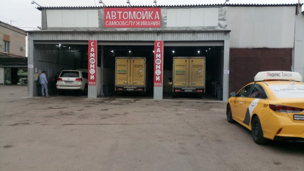 Грузовики Утконоса на мойке